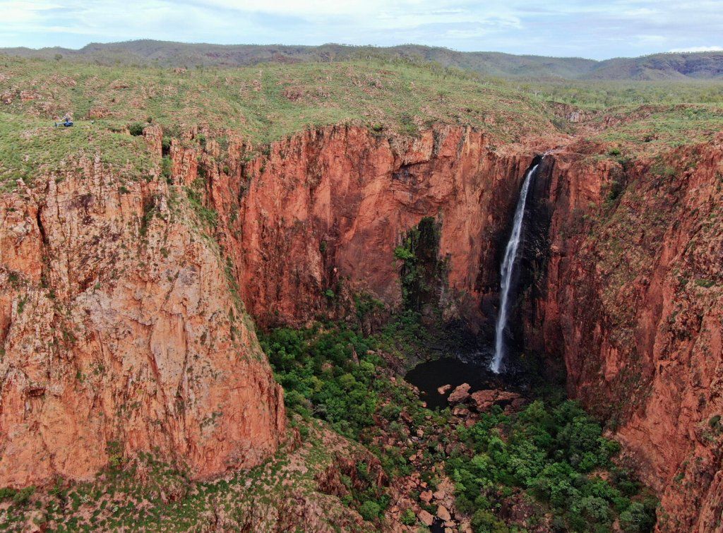 revolver-falls-helispirit-scotty-connell Revolver Falls with Helispirit. Pic by S. Connell