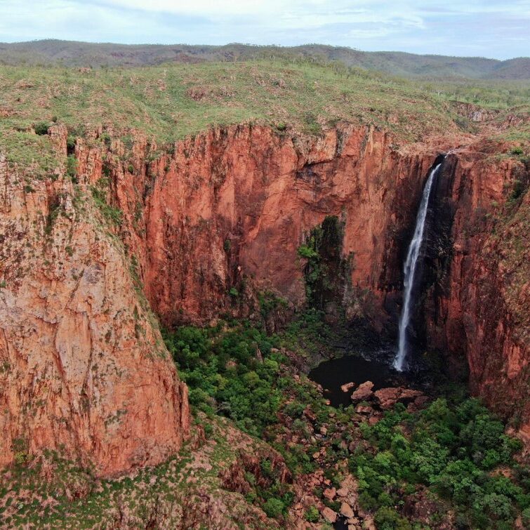 revolver-falls-helispirit-scotty-connell Revolver Falls with Helispirit. Pic by S. Connell